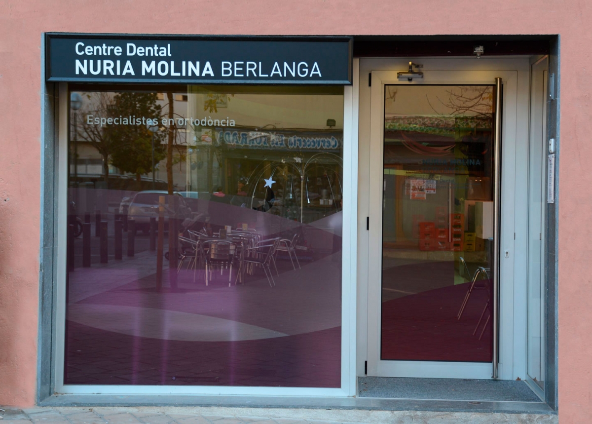 Centre Dental Molina, en calle Baltasar Gracián núm. 28 de Barcelona.